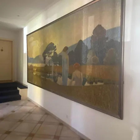 Elegant With Pool And Access *