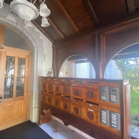 Elegant With Pool And Access *