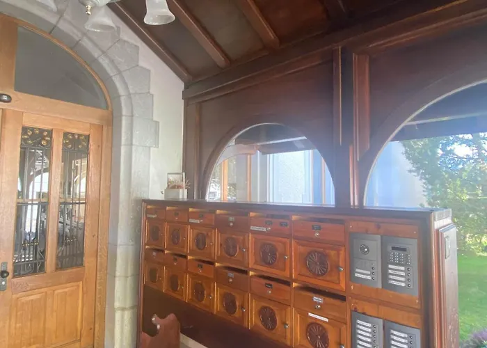 Elegant With Pool And Access *