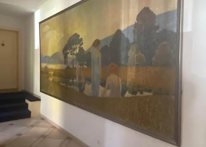 Elegant With Pool And Access *