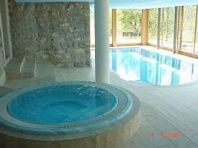 Elegant With Pool And Access *