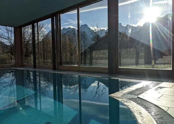 Elegant With Pool And Access